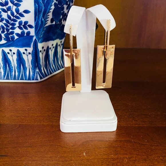 ZARA Gold Geometric Rectangle Drop Earrings – Bold Modern Statement Jewelry - Picture 2 of 8